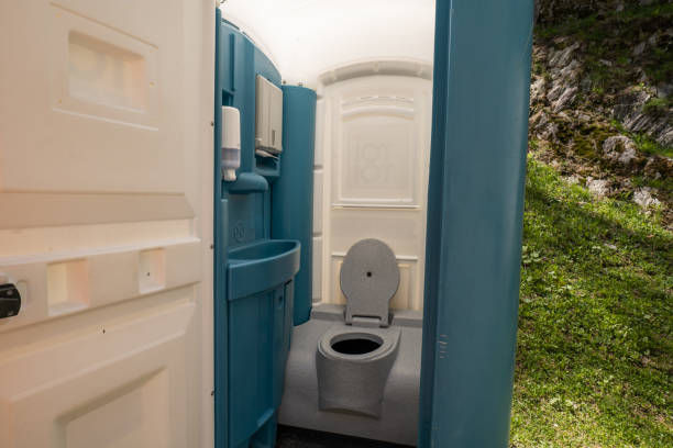 Best Deluxe Portable Toilet Rental  in Clifton Forge, VA